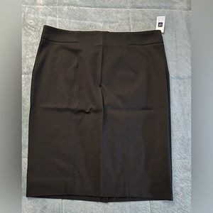NWT - Women’s GAP pencil skirt / size 14 color: black